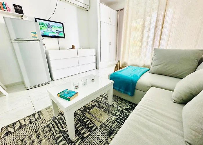 Lotus Elegant Pool View Apartment *