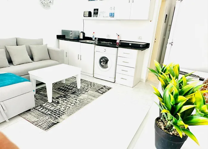 Lotus Elegant Pool View Apartment Hurghada